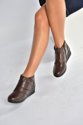 Fox Shoes V324501903 Γυναικείες μπότες από γνήσιο δέρμα Velcro καφέ