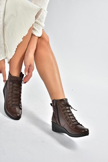 Fox Shoes V324245103 Kahverengi Hakiki Deri Bağcıklı Klasik Kadın Bot