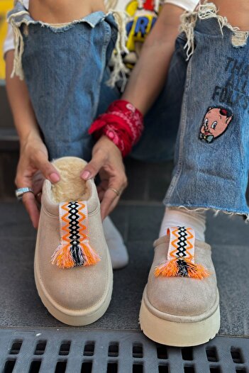 Shoebutik Papuci de damă din pluș cu detaliu cu bandă etnică bej