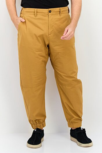 Timberland Men Relaxed Fit Plain Jogger Pants, Brown