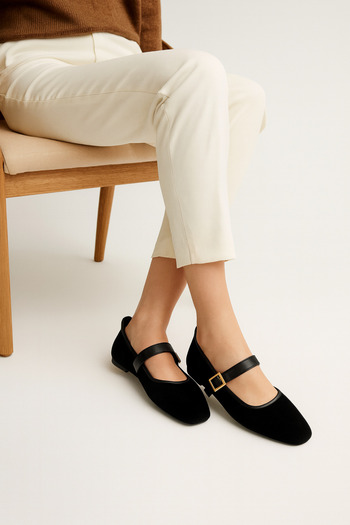 Beyond Women's Black Buckle Velvet Ballerinas Byndshr04