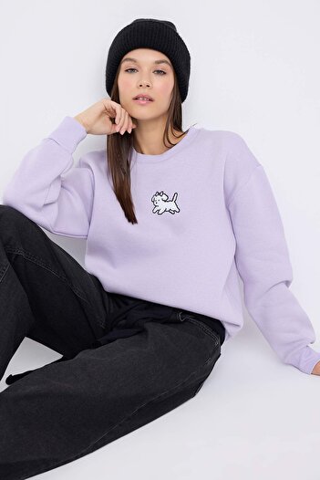 Trendyol Collection Hanorac tricotat cu fleece interior gros, cu broderie de câine liliac pentru adolescenți, model obișnuit/norimal TWOAW26SW00185