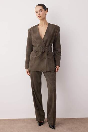 Trendyol Collection Khaki öves, fűzőlyuk részletekkel, normál szabású, csíkos szövött blézerkabát TWOAW26BC00028