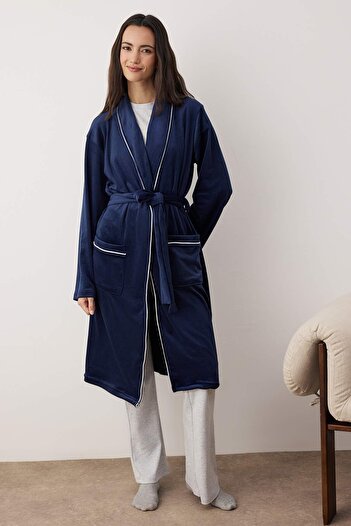 Trendyol Collection Bársony füstölt kötött pongyola - övvel, csővel és zsebekkel THMAW25SB00018