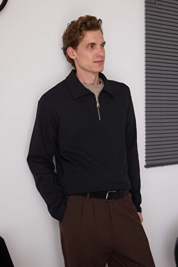 Trendyol Collection Schwarzes Oversize-Polo mit schlichtem Polokragen T-Shirt/Sweatshirt TMNAW26PO00000