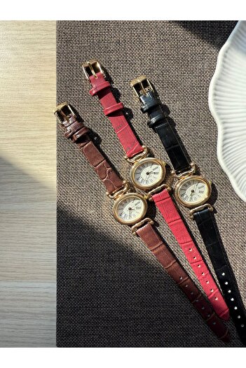 QUARTZ Rubsey Vintage Women Wristwatch Retro Minimal Leather Dordon 1 Pcs