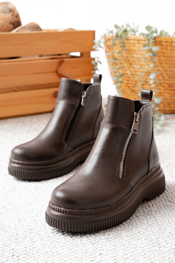 Mc vay Shoes Κομψό γυναικείο μποτάκι Lisa Süs με φερμουάρ, σε καφέ χρώμα