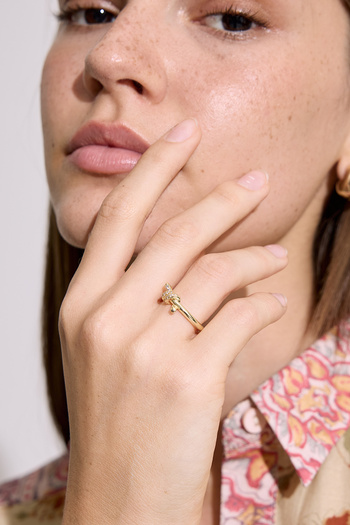 Manuka Spiral patterned ring with zircon stone - standard