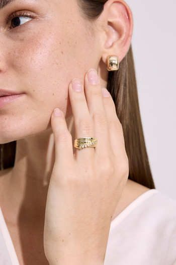 Manuka Zircon striped curved design ring standard