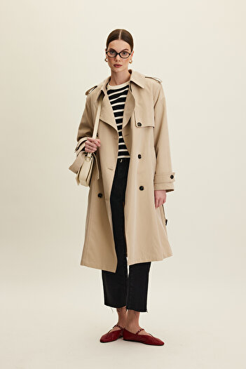 Manuka ANIKA Steinfarbener zweireihiger Trenchcoat mit Gürtel