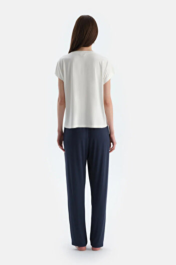 Dagi Off-White Off-Shoulder Stitching Detailed Viscose T-Shirt Pants Pajama Set