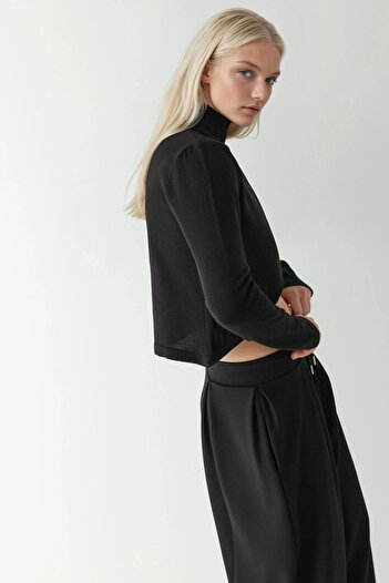 Hiccup Asymmetric Turtleneck Knitwear Sweater