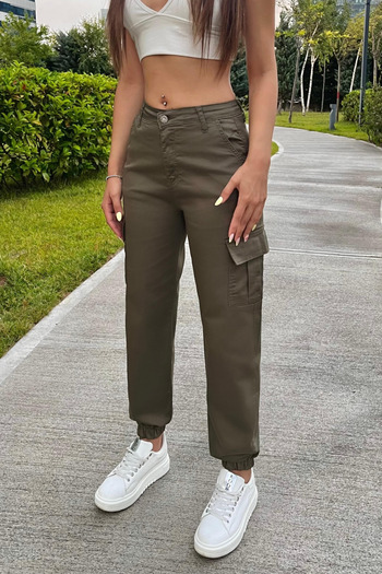 BİKELİFE Khakifarbene Hose aus Gabardine-Stoff mit Cargotaschen
