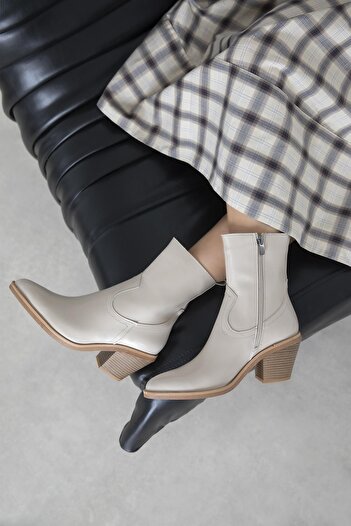STRASWANS Jose Beige Women's Wrinkled Leather Heeled Boots
