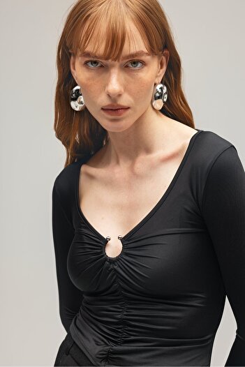 Saade Black Women's Long Sleeve Knitted Blouse with Metal Accessories - Deep Neckline Detail