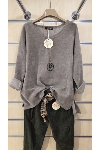 Park Moda Velvet Blouse with Necklace Plain Pattern