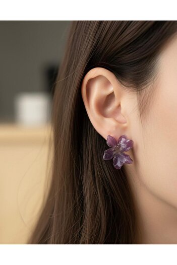 Lorys Boutique Handmade earrings made of natural Orchid in epoxy resin