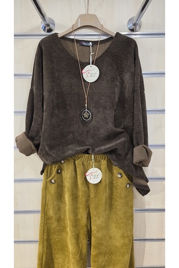 Park Moda Velvet Blouse with Necklace Plain Pattern