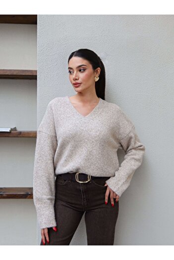 ESRAHELVACI V-Neck Soft Textured Sweater