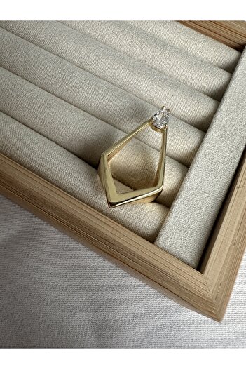 ringbox Gold Stone Shield Ring