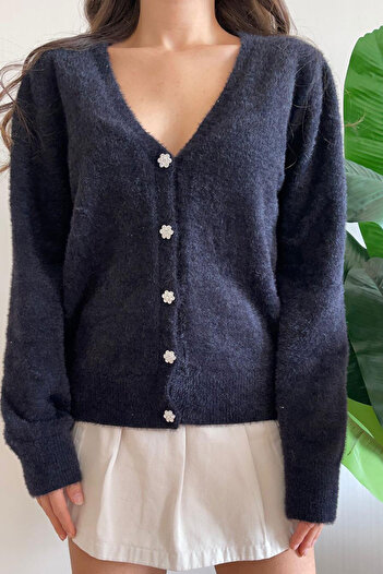 Nazline Women's V-Neck Buttoned Soft Textured Long Sleeve Knitwear Cardigan