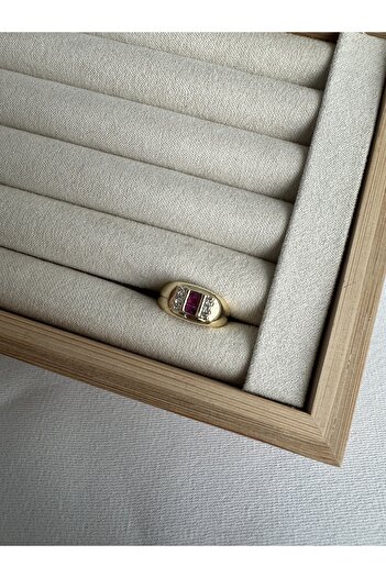 ringbox Fuchsia Baguette Stone Little Finger Ring