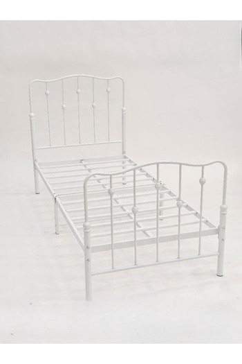 DEC57 Metal bed with a sophisticated and distinctive design