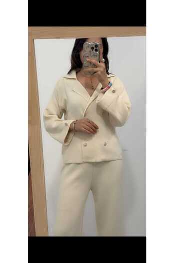 MA ananas Four Button Knitwear Ecru Jacket and Pantalon