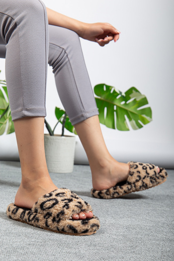 STOCON Plush Fluffy Leopard Fabric Women's Indoor Slippers Comfortable and Stylish Winter Lightweight Non-Slip Dowry Slippers Stc1169
