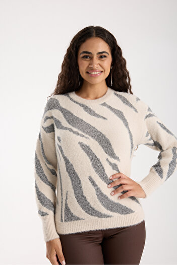 Moda Days Women's Ecru Glitter Beard Yarn Balloon Sleeve Crew Neck Knit Sweater
