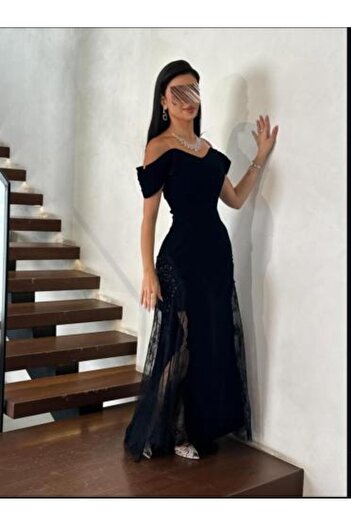 Narla Elegant Black Dress with Lace