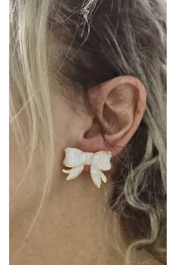 mos&more Cream Enamel Bow Chic Earrings