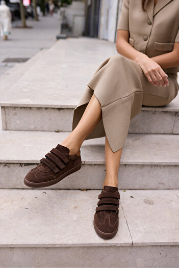 ANGELİNA JONES Jolanta Women's Brown Velcro Suet Sneaker