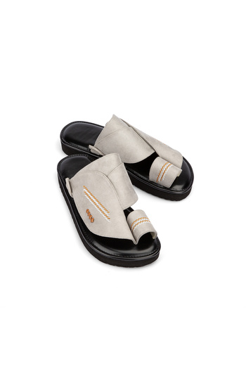 NAYASHIN Gorgeous oriental shoes in embroidered leather