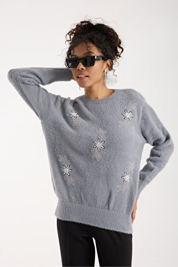 Moda Days Women's Gray Beard Yarn Beaded Embroidered Crew Neck Knitwear Sweater