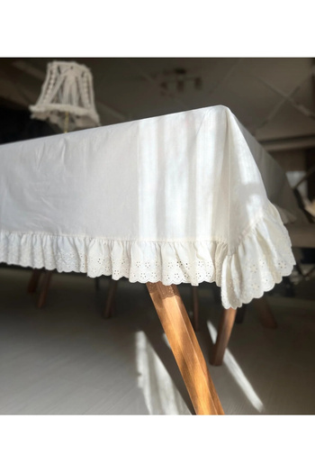 eyma home Fisto Ruffled Raw Linen Tablecloth