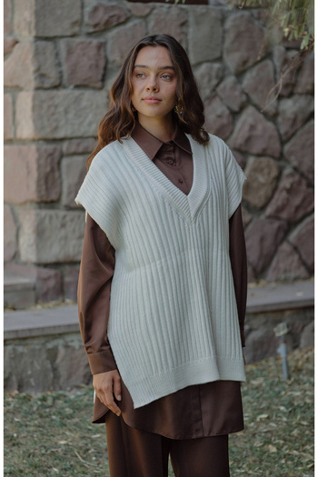 Fatma Atasoy V-Neck Ribbed Ivory Knit Sweater