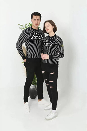 Wear Up    Men's Crew Neck Wool Knitted Sweater - Black
