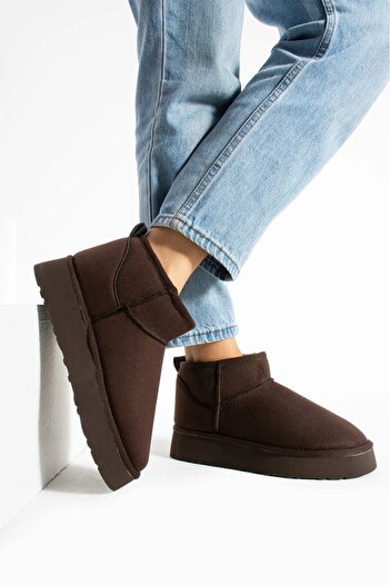 BS BEYAZ SHOES Μίνι γυναικείες μπότες Uggy με κοντό σουέτ εσωτερικά, με χοντρή επένδυση από γούνα και αντιολισθητική σόλα