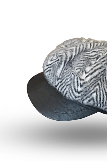 BASIC Elegant women's fluffy winter hat