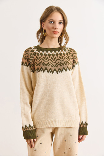 Olalook Women's Ecru Collar Detailed Soft Textured Knit Sweater Kzk-19001021