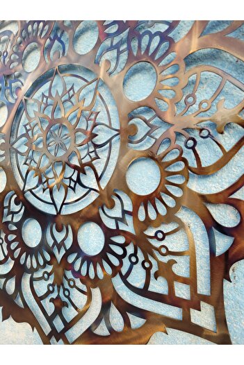 Kat Time Metal wall decor, elegant mandala, with intricate patterns, brings beauty to any space.
