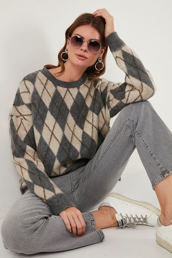 Lela Oversize Fit Crew Neck Argyle Pattern Soft Texture Pullover Sweatshirt 4616223