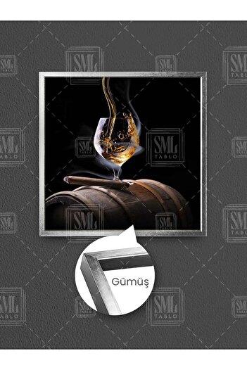SML TABLO Pictură pe pânză pătrată cu cadru, cu un pahar de whisky din sticlă pe partea superioară a butoiului din lemn, cu un trabuc în flacără