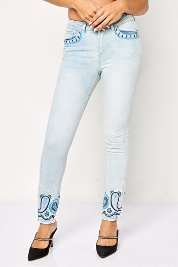 Desigual Women Regular Fit Washed Stretchable Jeans, Light Blue