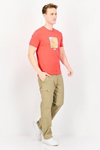 Levi's Men Crew Neck Short Sleeves Graphic Print T-Shirt, Red