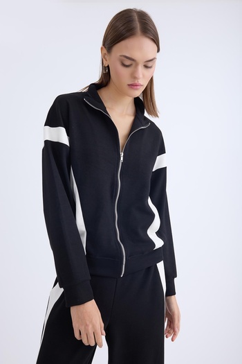 Vitrin Long Sleeve Sweatshirt with Zipper on the Front