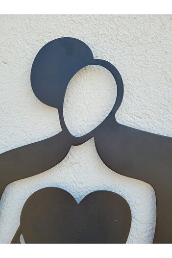 Kat Time Black metal wall decor, elegant silhouette, symbolizes love and connection.