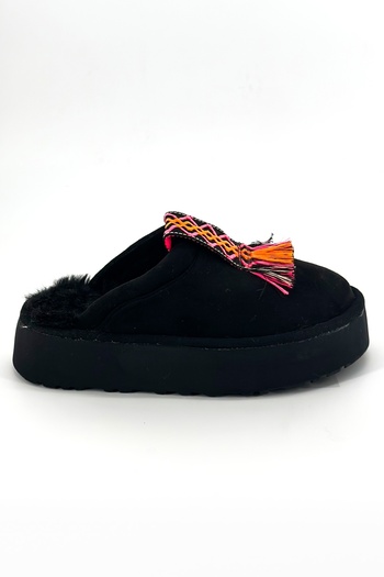 Shoebutik Γυναικείες παντόφλες με λεπτομέρεια από βελούδινο χρώμα Coin Black Ethnic Band