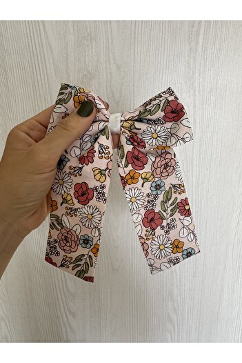 White Alamode Floral Bow Buckle
